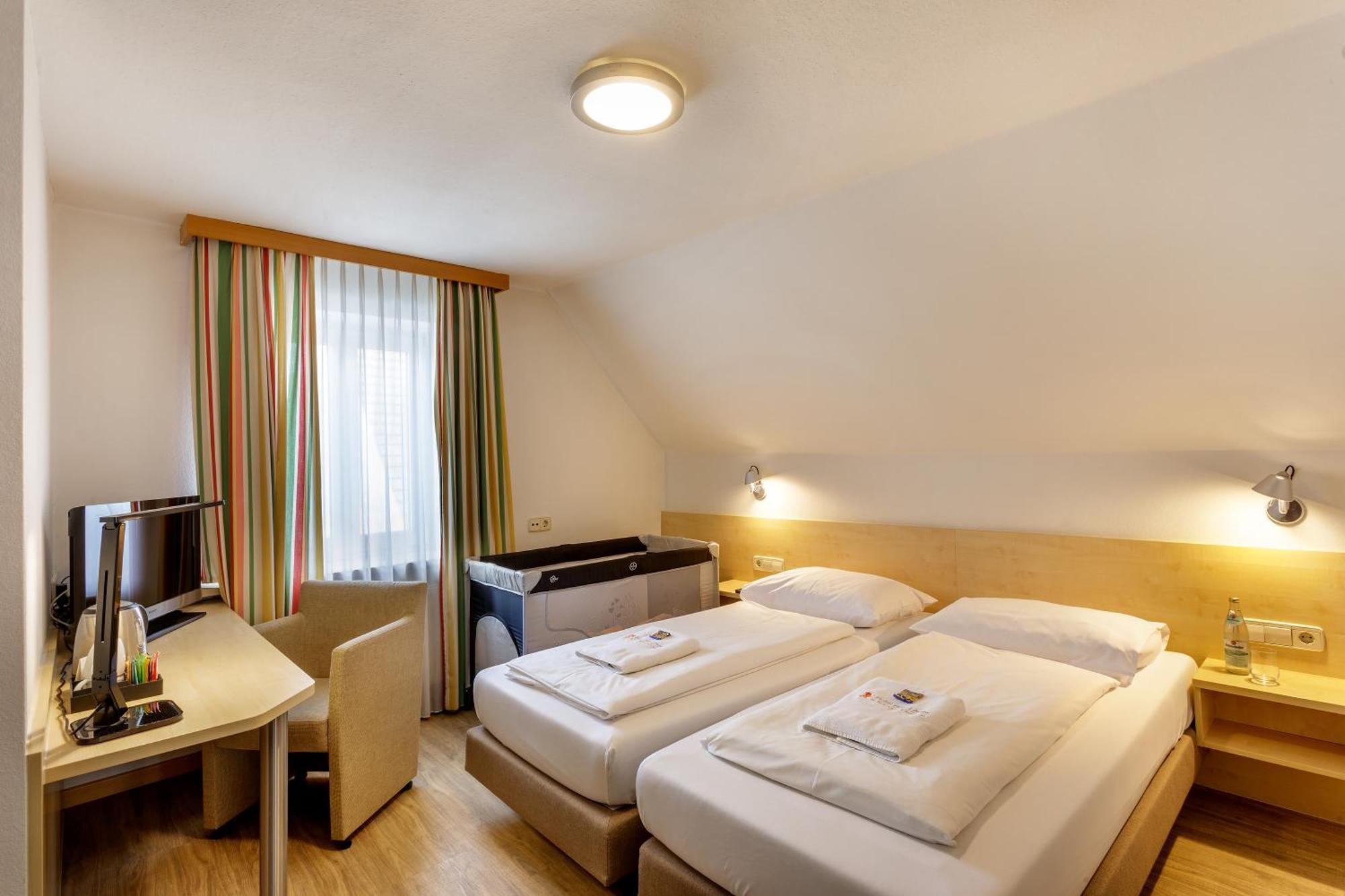 Hotel Zum Loewen Weissenhorn Luaran gambar