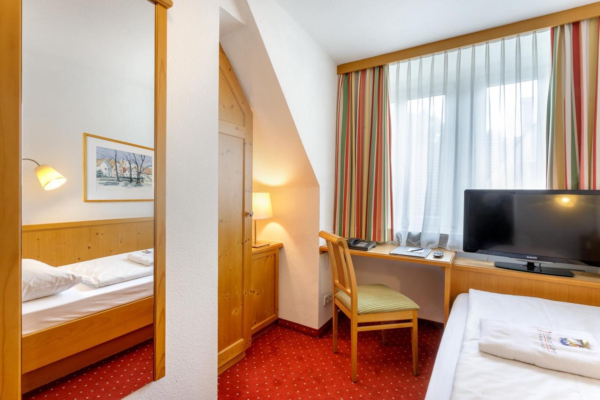 Hotel Zum Loewen Weissenhorn Luaran gambar