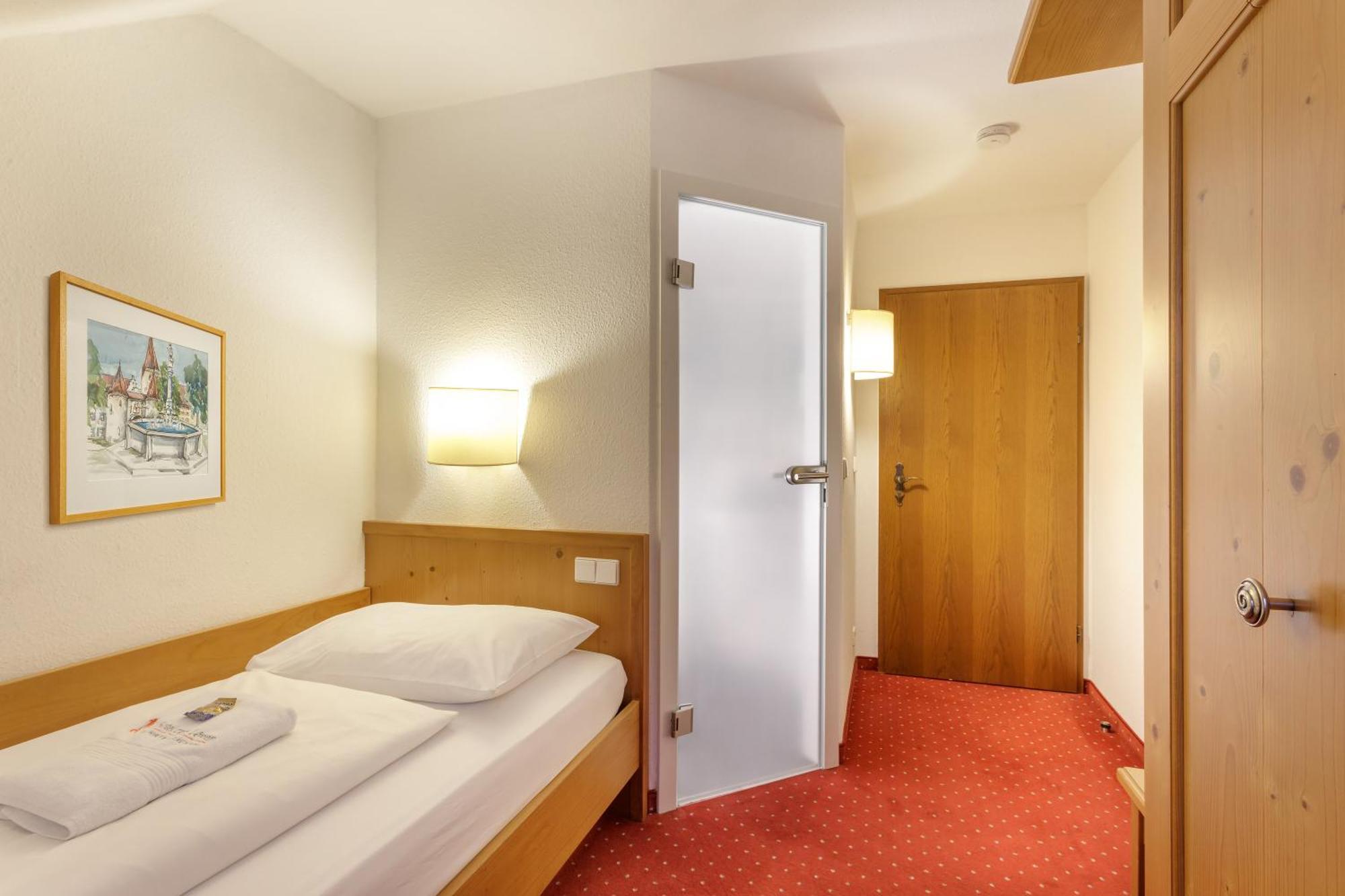 Hotel Zum Loewen Weissenhorn Luaran gambar
