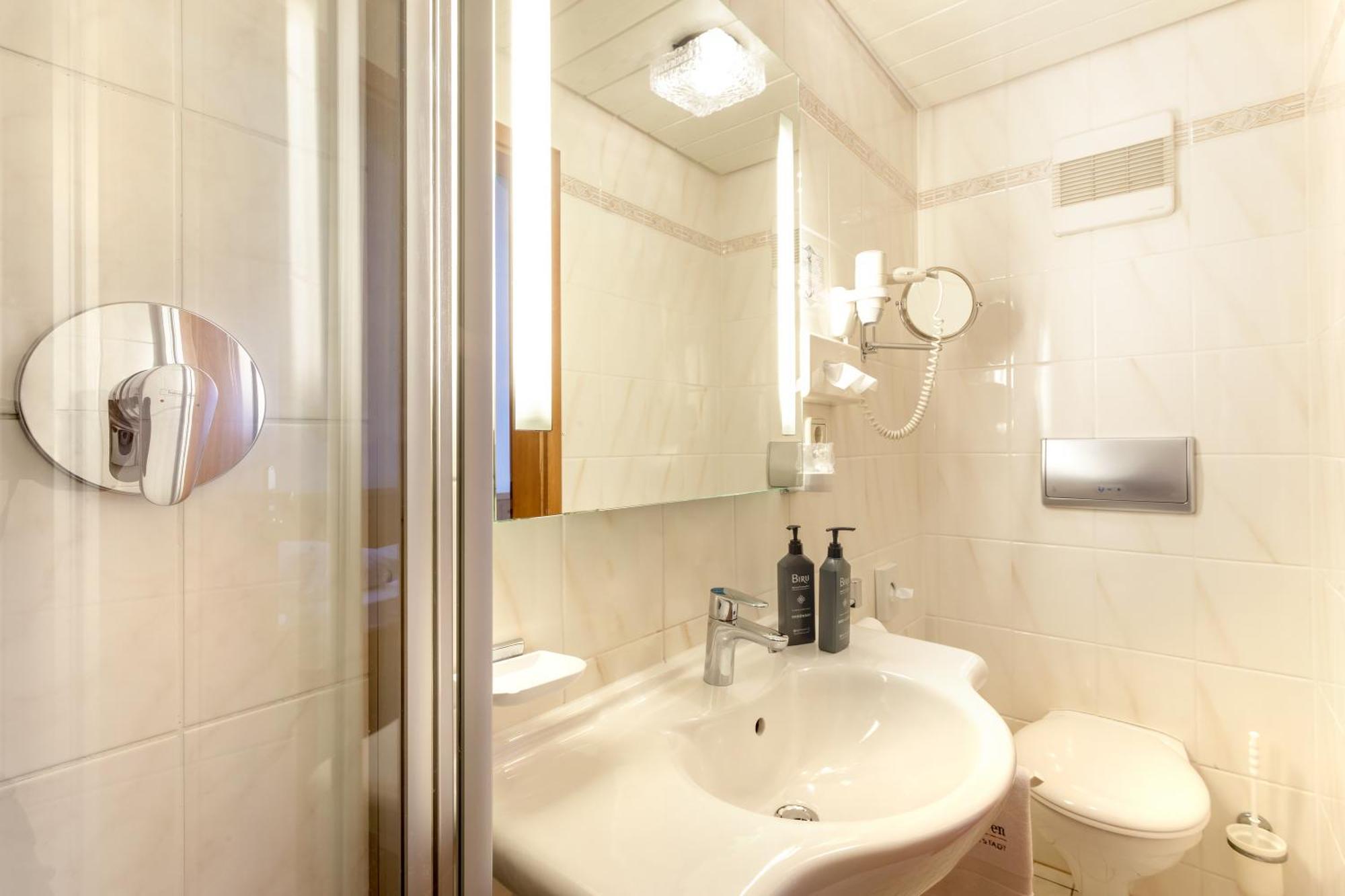 Hotel Zum Loewen Weissenhorn Luaran gambar