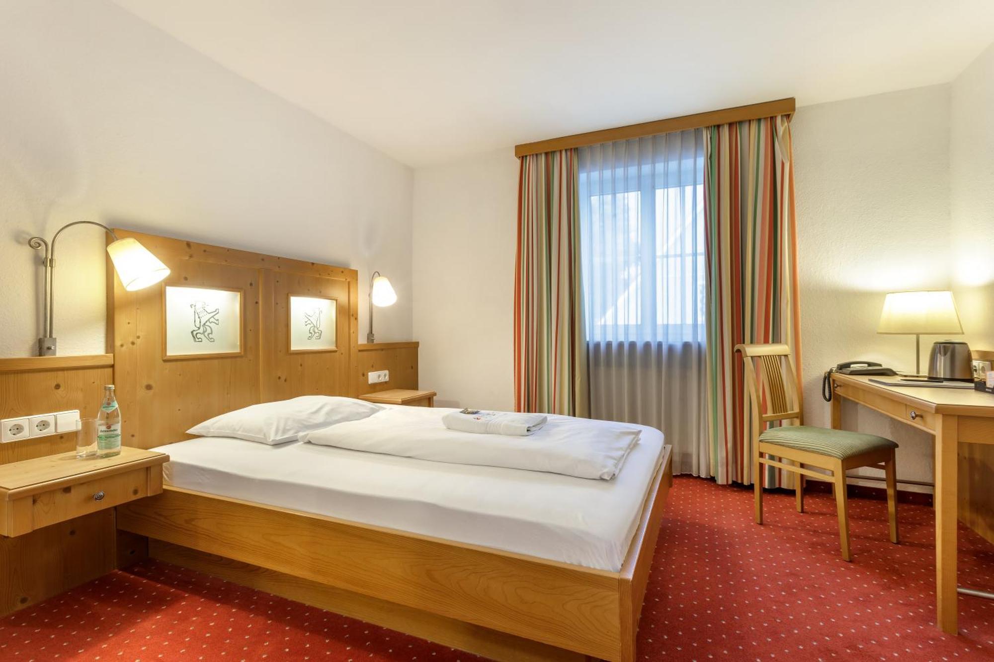 Hotel Zum Loewen Weissenhorn Luaran gambar