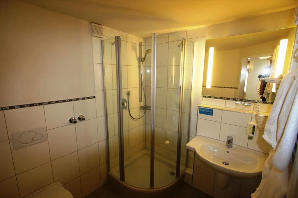 Hotel Zum Loewen Weissenhorn Luaran gambar