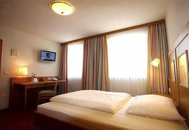 Hotel Zum Loewen Weissenhorn Luaran gambar